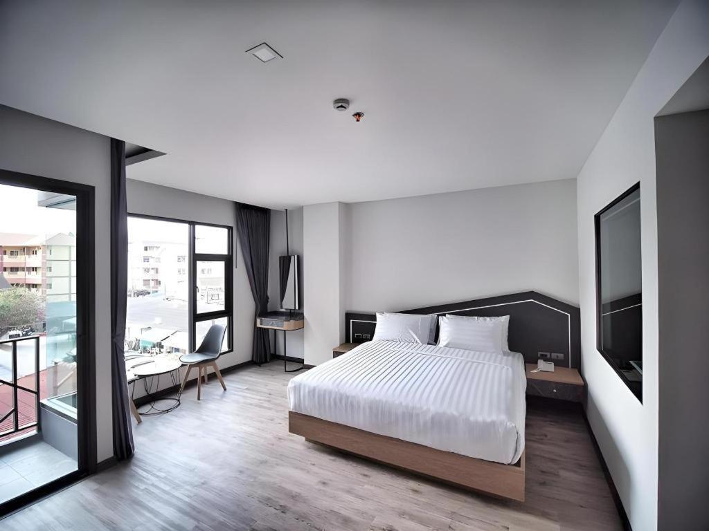 Sleep With Me Pattaya Hotel Exterior photo