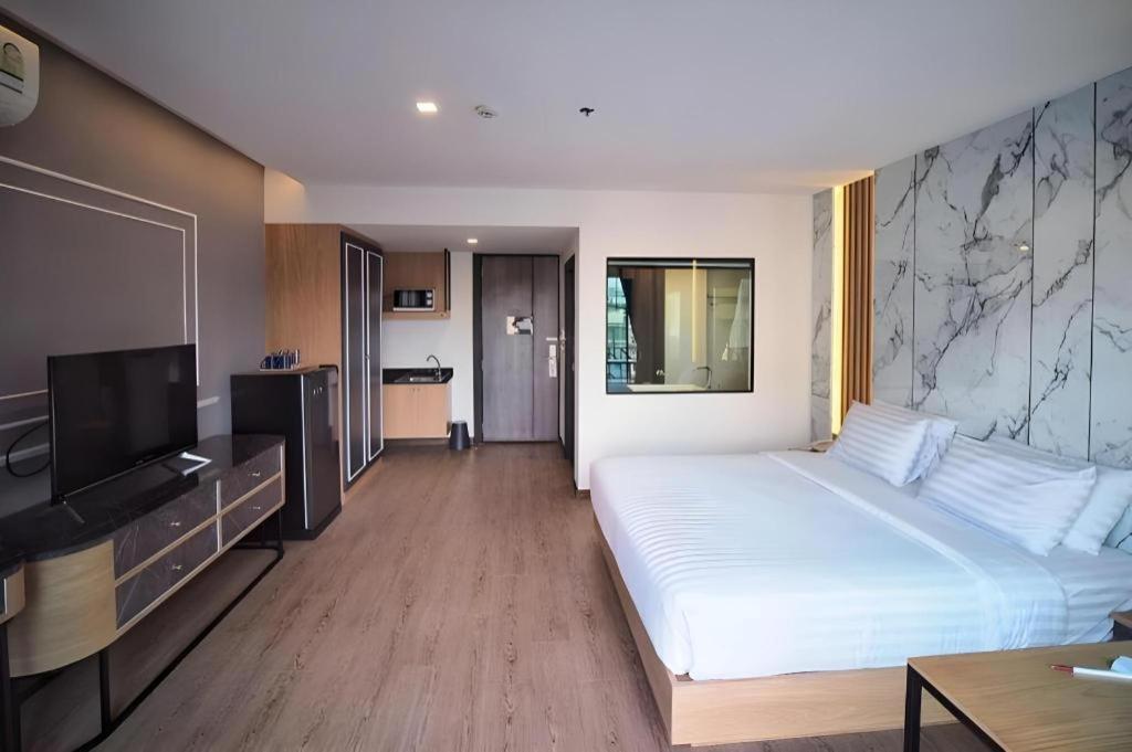 Sleep With Me Pattaya Hotel Exterior photo